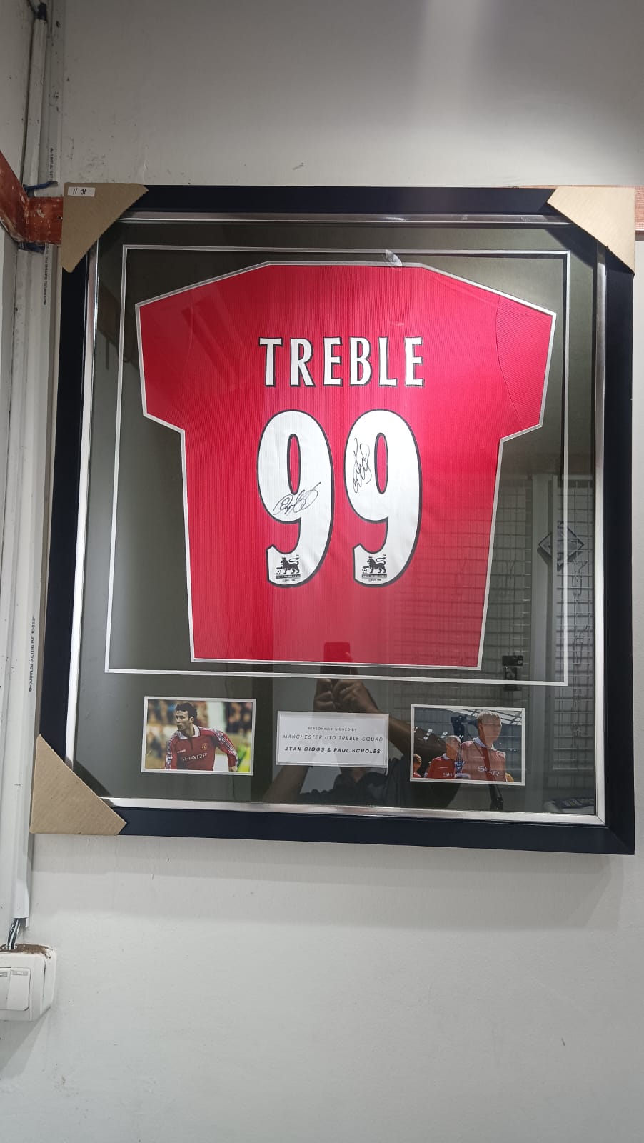 TREBLE MANCHESTER UNITED PAUL SCHOLES AND RYAN GIGGS SIGNED JERSEY