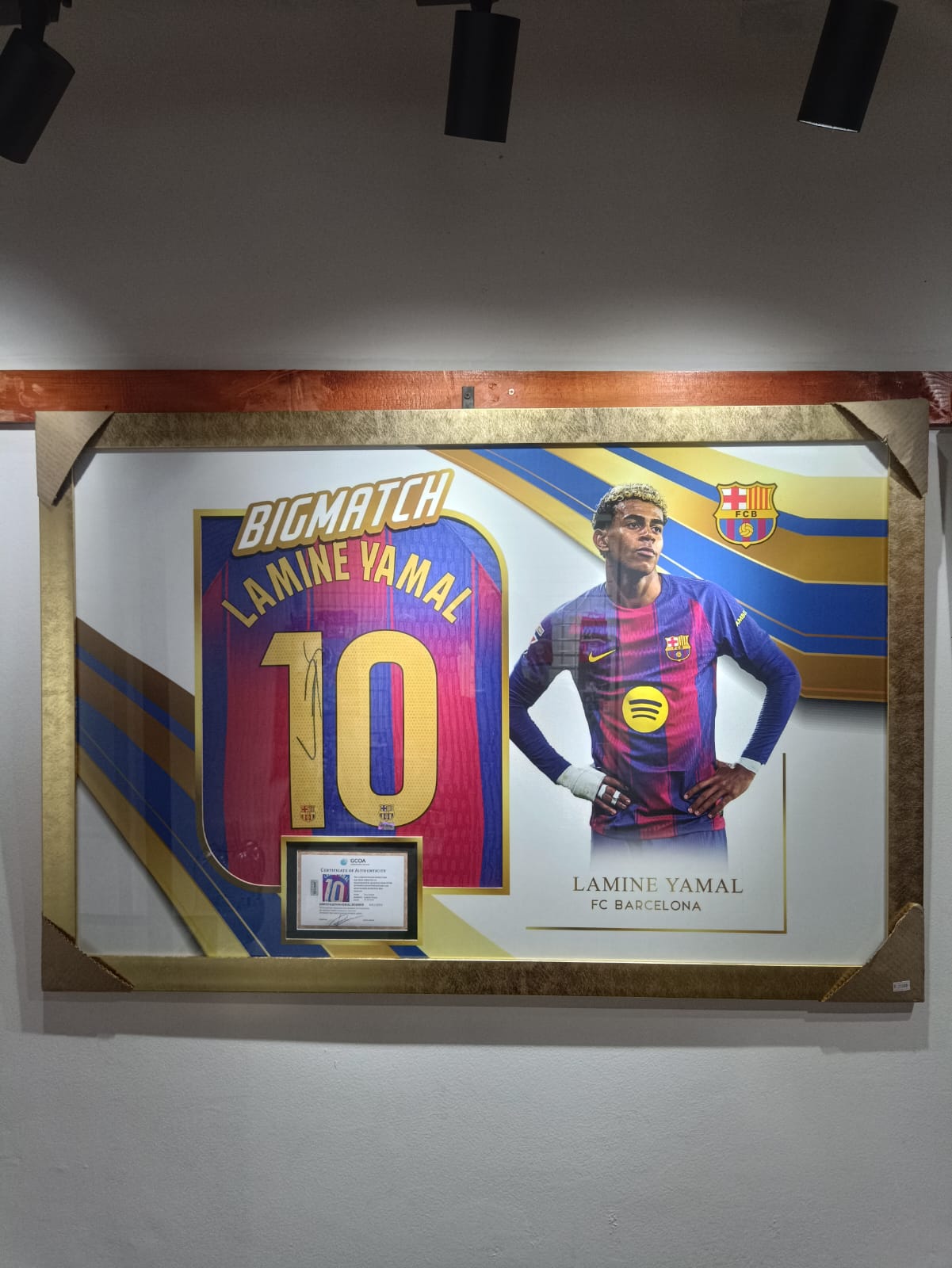 LAMINE YAMAL SIGNED BARCELONA JERSEY WITH GCOA